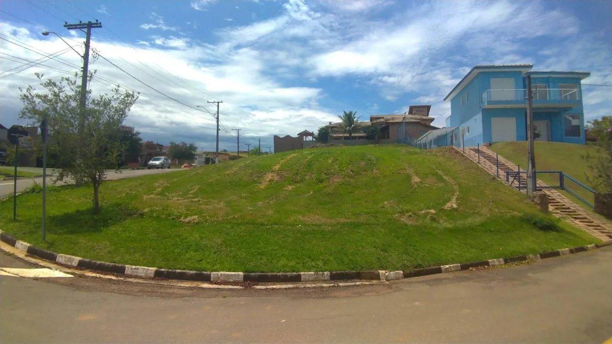 Terreno de esquina à venda no Condomínio Residencial dos Lagos em Itupeva/SP - ST Imobiliária